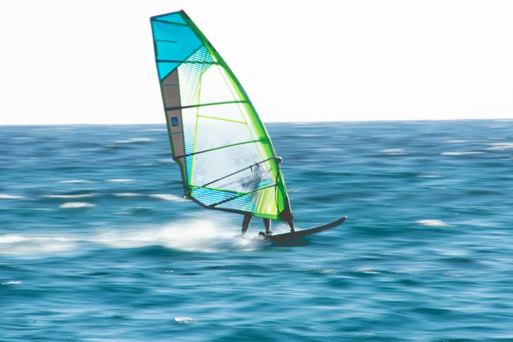 El vendaval israelí conquista Portimão: Steinberg y Tibi reinan en el Europeo de windsurf
